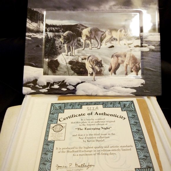 Bradford Exchange Wolf Plates  Set of 4 🎄  "PRICE IS FIIRM" - Picture 5 of 6